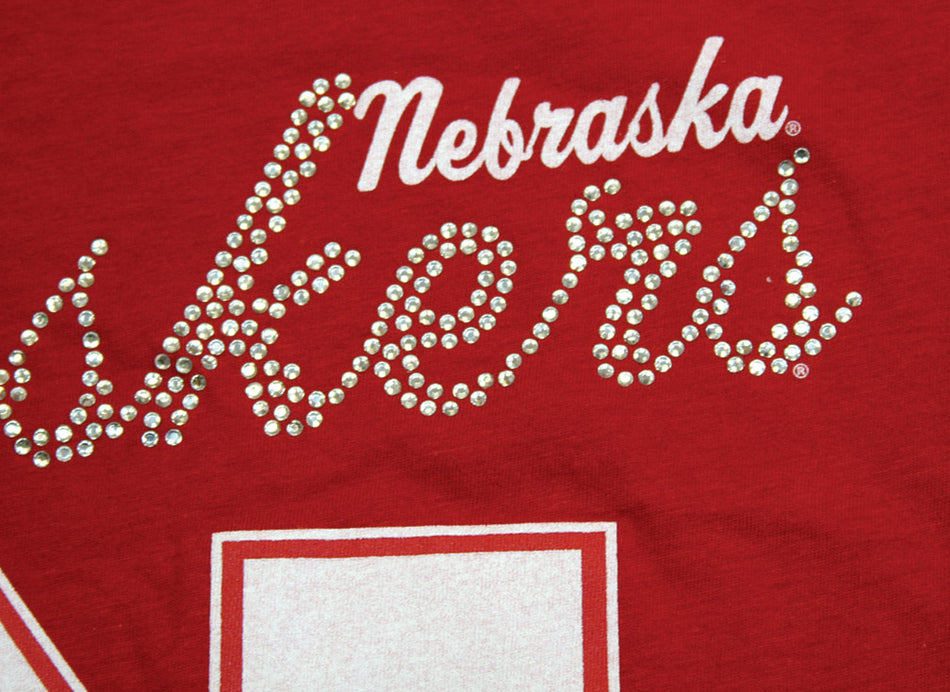 AD W. RED SPARKLE SCRIPT CAP SLV TEE
