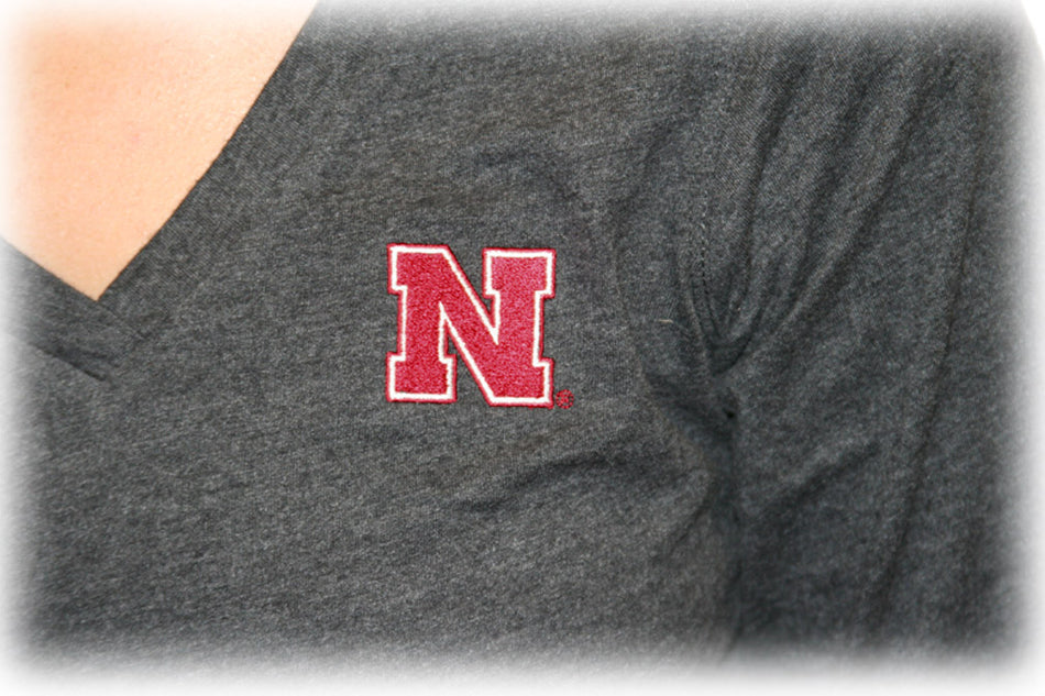 Womens Black L/S V-Neck Tee