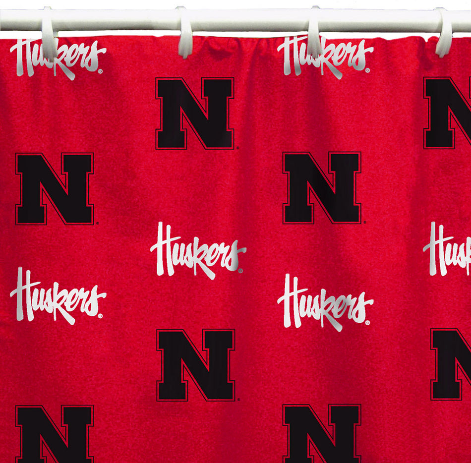 RED SHWR CURTAIN W/ BLK 'N' & WHT 'HSKRS' DESIGN